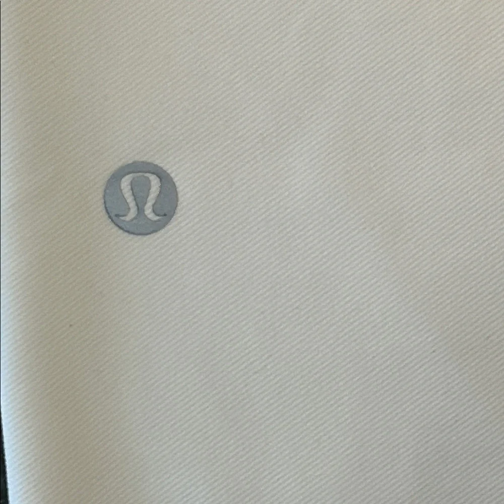 Lululemon Aerobic High-Rise 24” Tight White Leggings. Size 6 - Picture 8 of 8